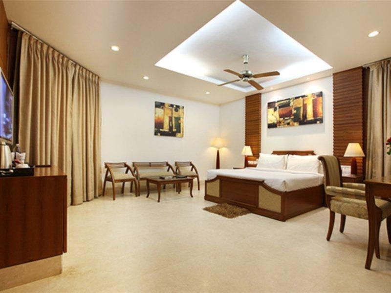 Hotel Clark Greens New Delhi Exteriör bild