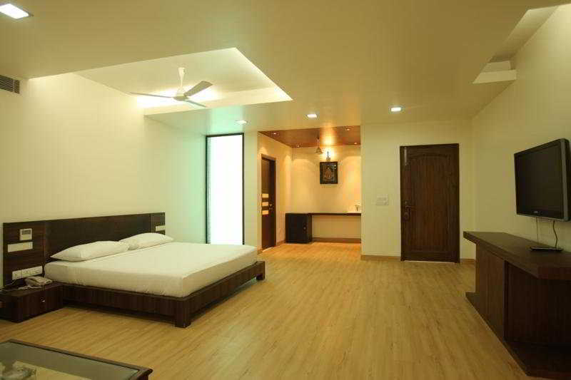 Hotel Clark Greens New Delhi Exteriör bild